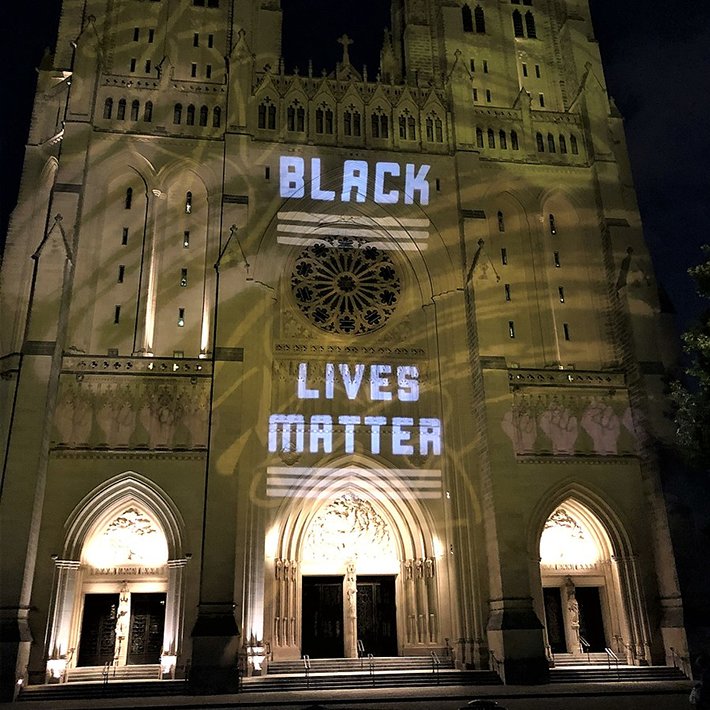 Washington Cathedral with Black Lives Matter projected on the facade after George Floyd’s murder June 2020 (Creative Commons 4.0)